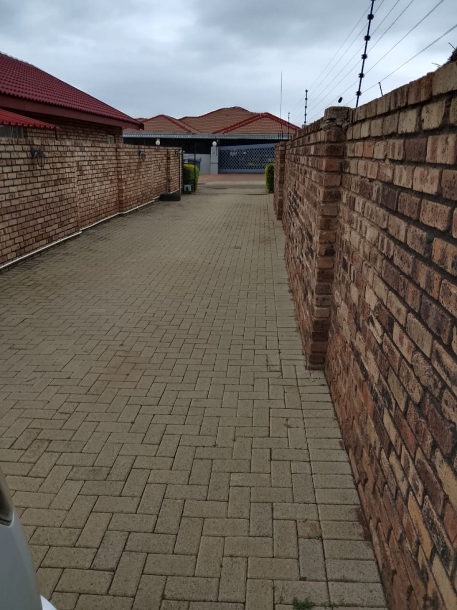 3 Bedroom Property for Sale in Meiringspark North West